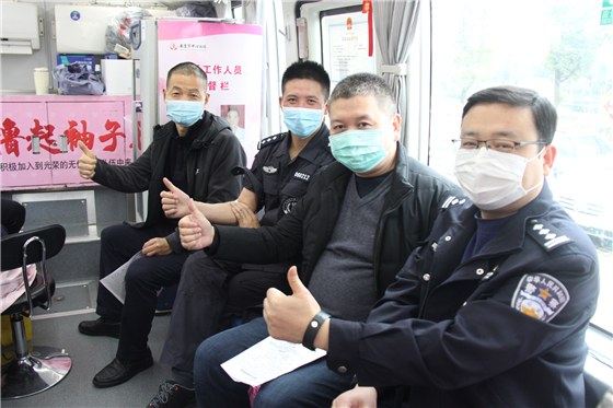 人民警察一心為民，捋袖捐血鐵血柔情——安康市公安局積極開展冬季獻(xiàn)血活動(dòng)