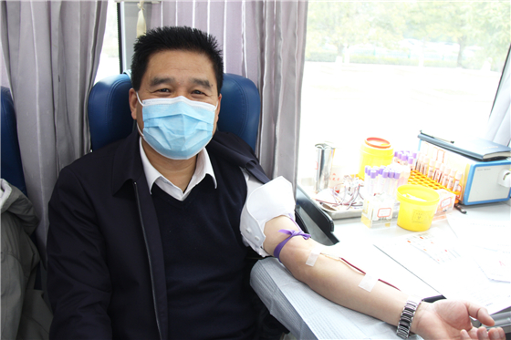 人民警察一心為民，捋袖捐血鐵血柔情——安康市公安局積極開展冬季獻(xiàn)血活動(dòng)