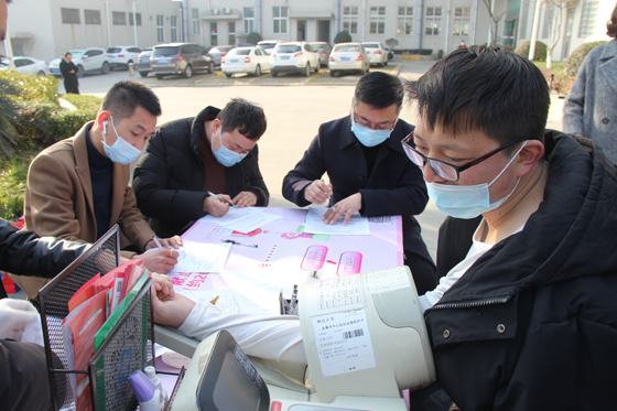 血液是生命的禮物——中國聯(lián)通安康市分公司、安康大數(shù)據(jù)運營有限公司聯(lián)合開展冬季應(yīng)急獻(xiàn)血活動