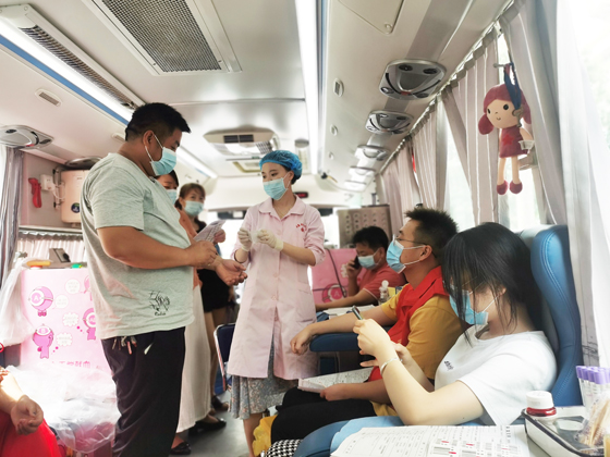 旬陽(yáng)縣蜀河鎮(zhèn)組織開展夏季愛(ài)心獻(xiàn)血活動(dòng)
