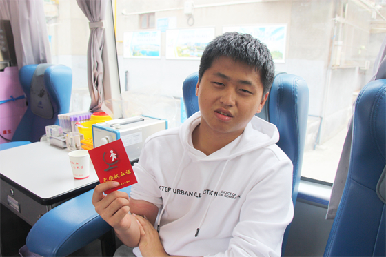 青春熱血匯聚點(diǎn)滴愛心 無私奉獻(xiàn)相約美麗校園