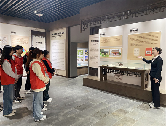 緬懷沈氏三賢 弘揚(yáng)勤廉家風(fēng)|安康市中心血站聯(lián)合安康學(xué)院團(tuán)委開(kāi)展愛(ài)國(guó)主義教育活動(dòng)