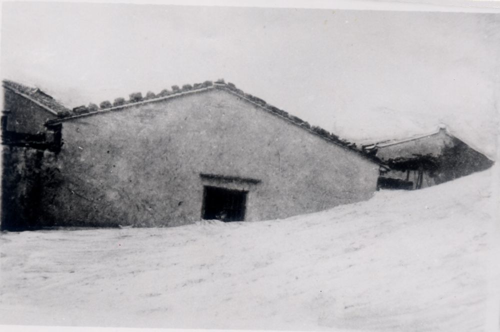 昔日的東山島風(fēng)沙掩埋部分村民村舍（資料照片）。